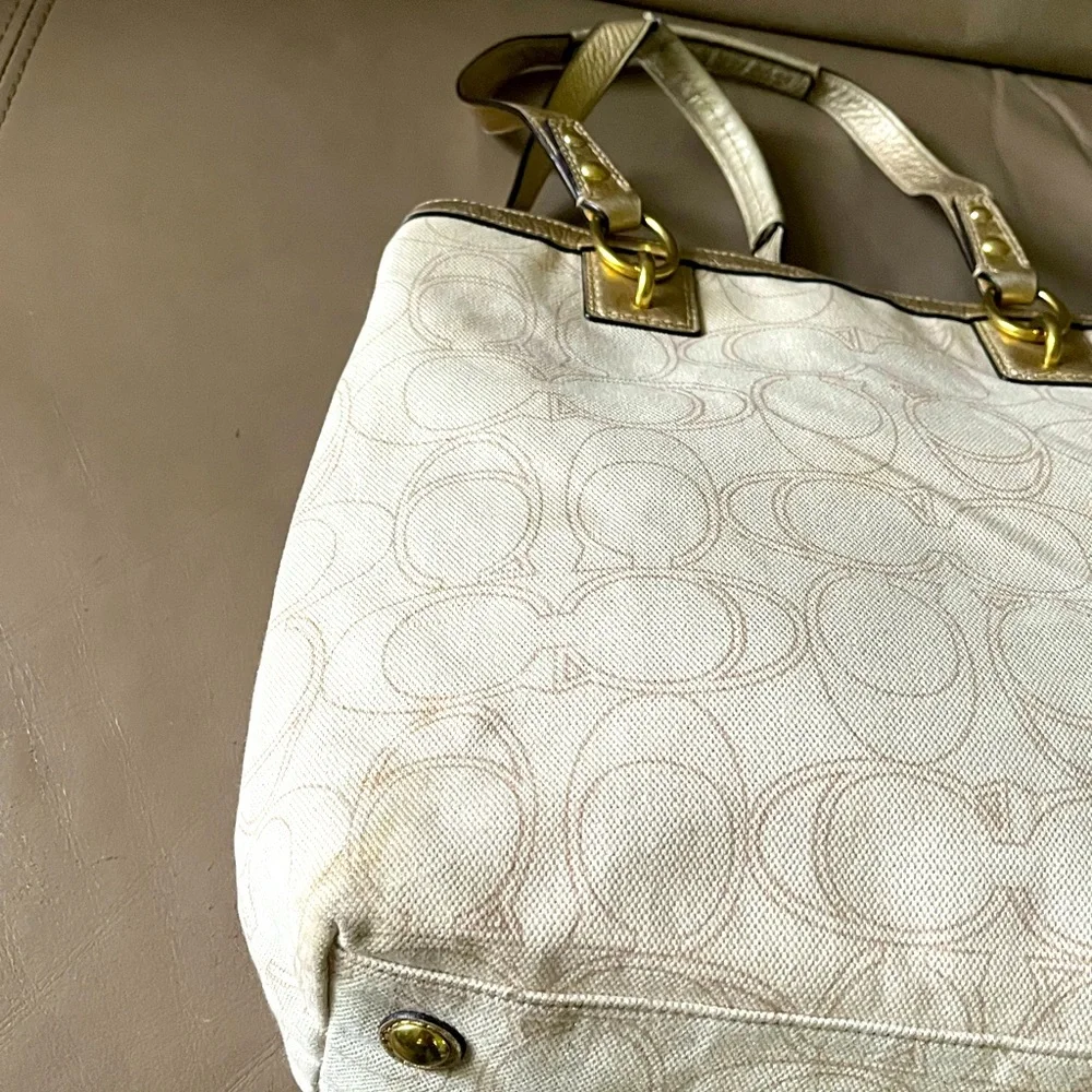 - Authentic Coach Signature Penelope Linen Tote/Purse.